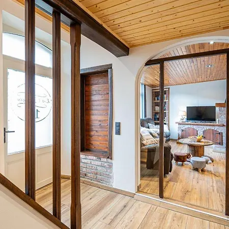 Les Frangines בית נופש